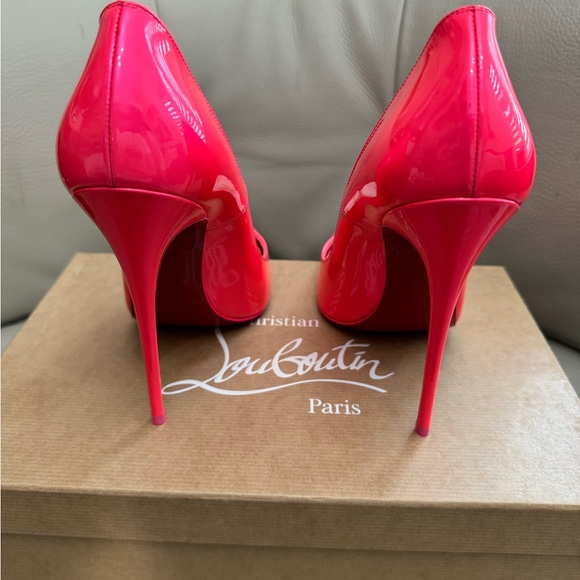 Christian Louboutin So Kate 120 Patent
Perle/Lin
Pumps 120 mm, size 39.5. - Picture 4 of 6